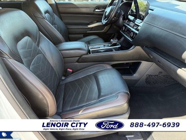 Used 2023 Nissan Pathfinder Platinum w/ Cargo Package FWD image 13