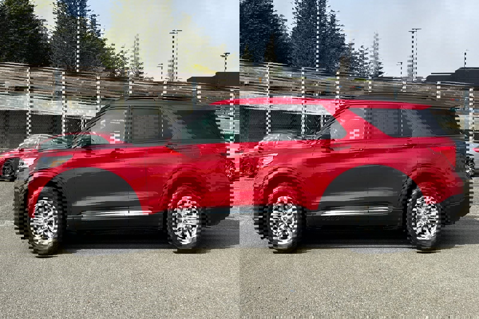 Certified 2022 Ford Explorer XLT w/ Equipment Group 202A image 7