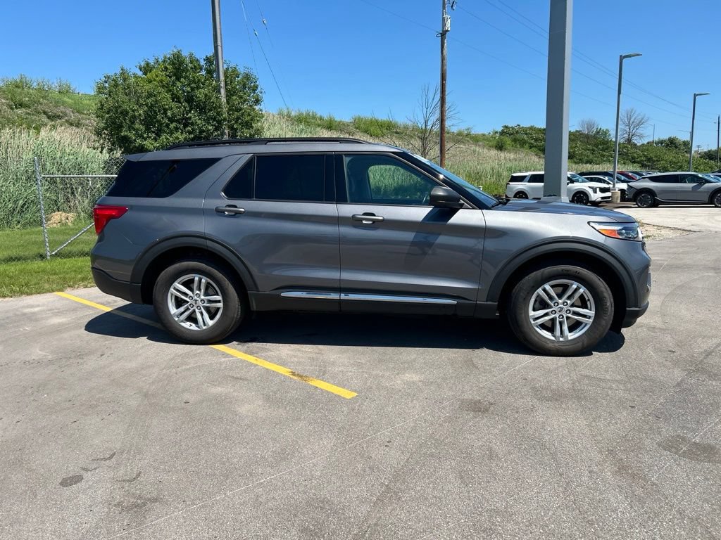 Certified 2021 Ford Explorer XLT w/ Equipment Group 202A AWD/4WD image 6