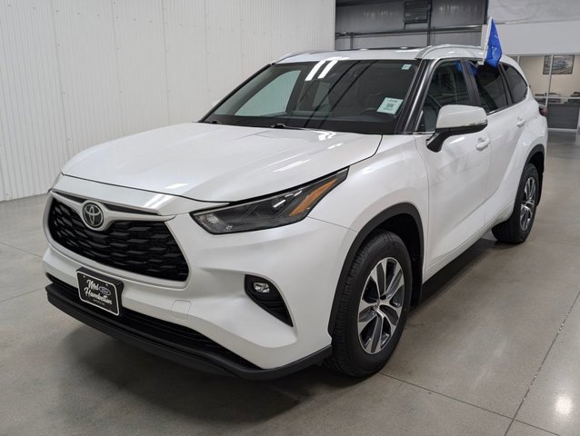 Used 2024 Toyota Highlander XLE image 5