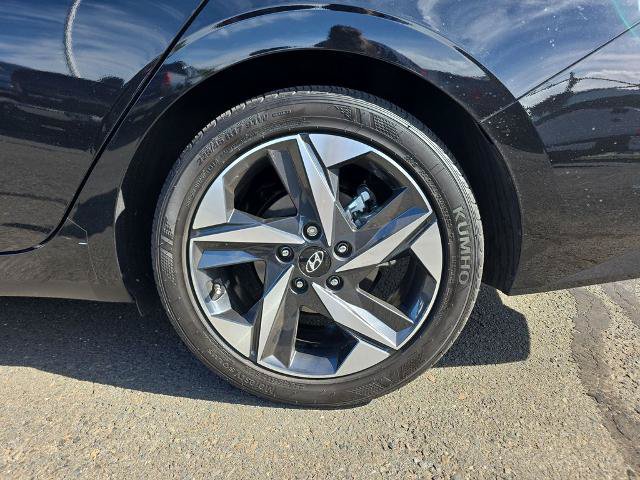 Used 2023 Hyundai Elantra Limited FWD image 13