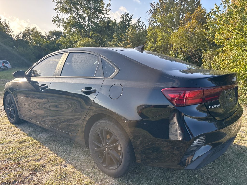 Used 2022 Kia Forte LXS FWD image 13