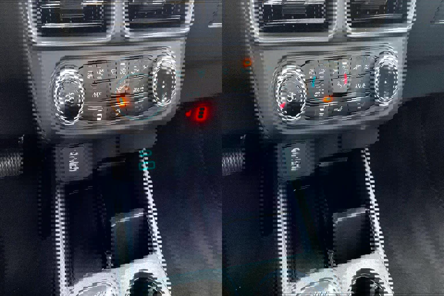 Certified 2024 Ford Maverick XLT w/ XLT Luxury Package image 30