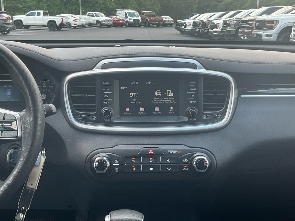 Used 2020 Kia Sorento LX FWD image 19