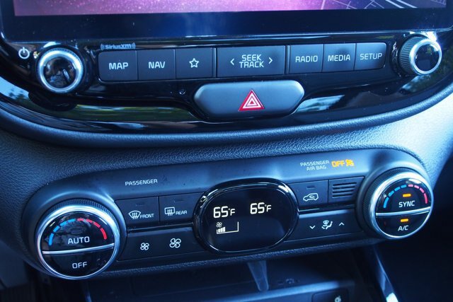 Used 2025 Kia Soul EX FWD image 27