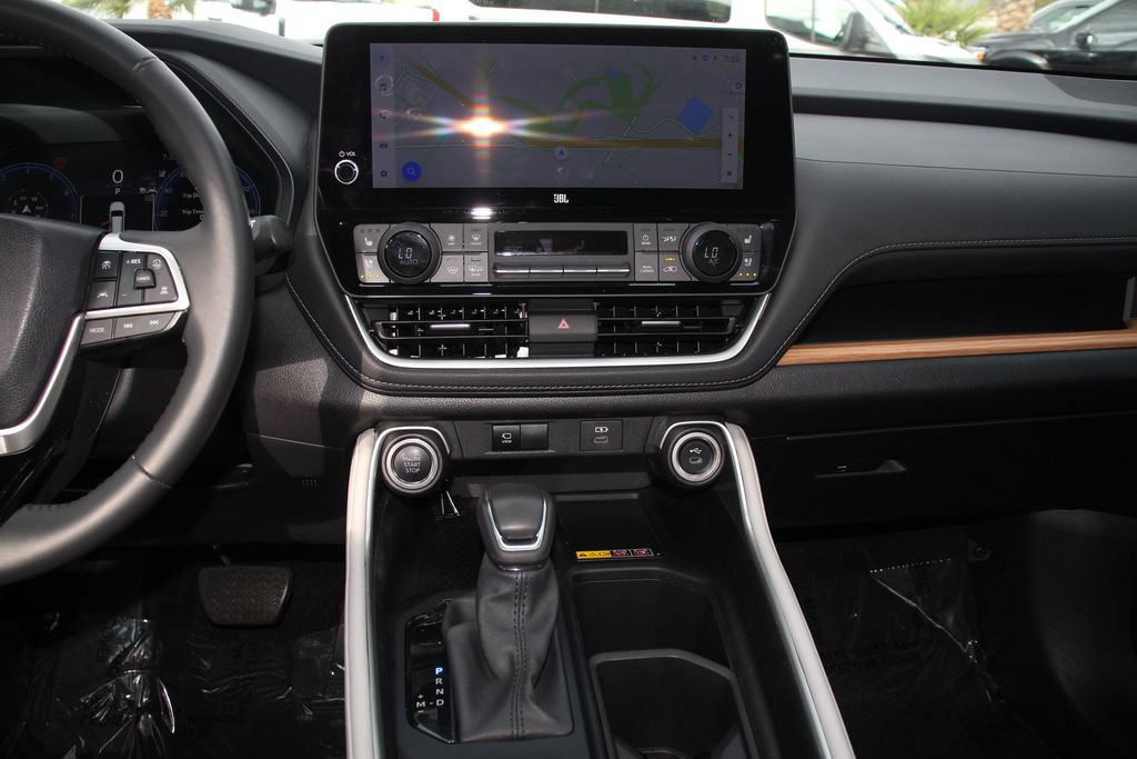 Used 2025 Toyota Grand Highlander AWD image 18