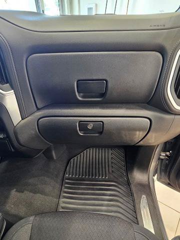 Used 2022 Chevrolet Silverado 1500 LT AWD/4WD image 24