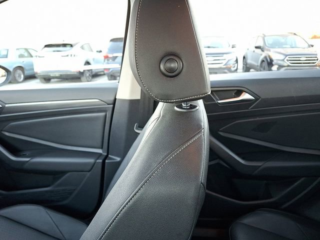 Used 2019 Volkswagen Jetta SEL w/ Cold Weather Package image 18