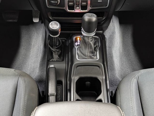 Used 2019 Jeep Wrangler Unlimited Sahara AWD/4WD image 6