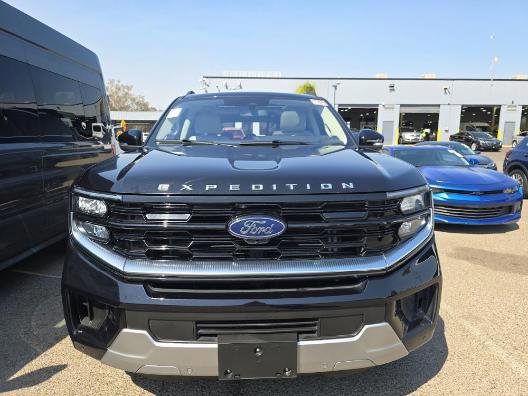 Certified 2025 Ford Expedition Max Platinum AWD/4WD image 2