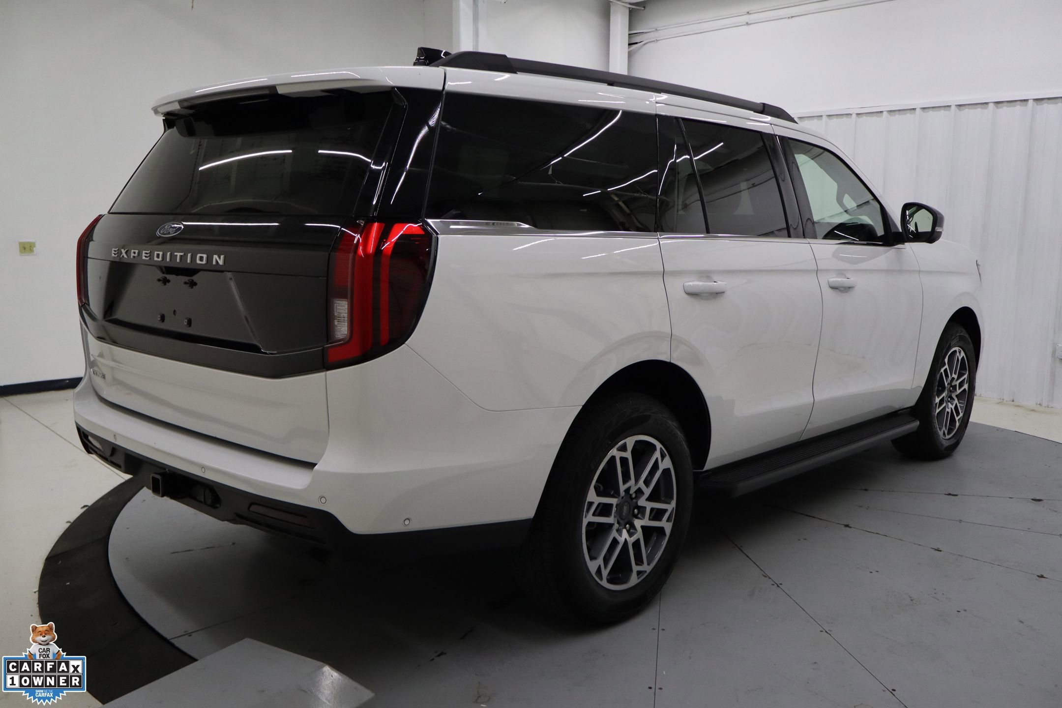 Certified 2025 Ford Expedition Active image 4