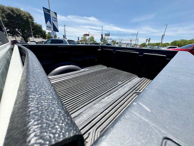 Used 2022 Nissan Titan SV RWD image 11