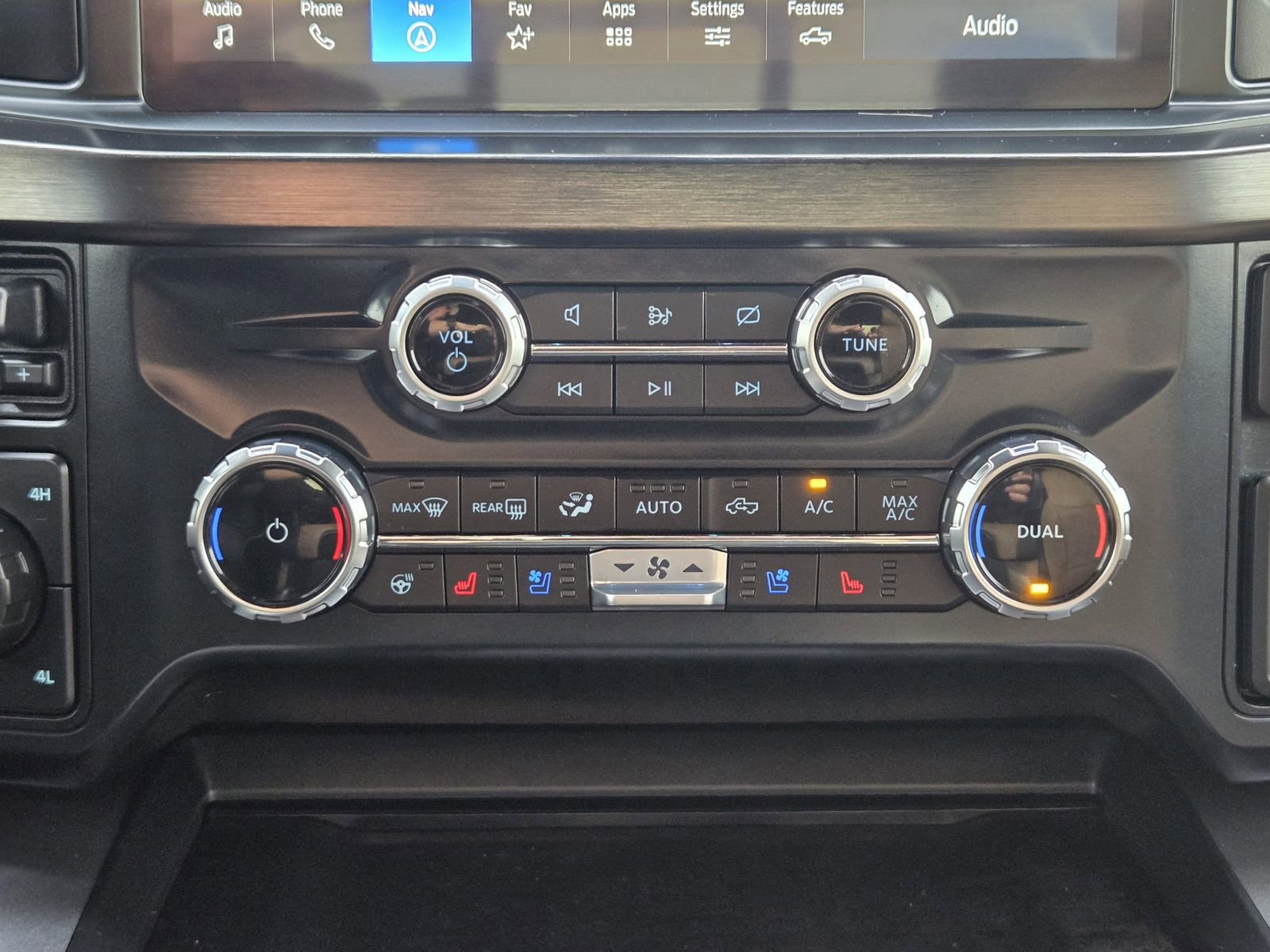 Certified 2023 Ford F350 Lariat w/ Chrome Package image 20