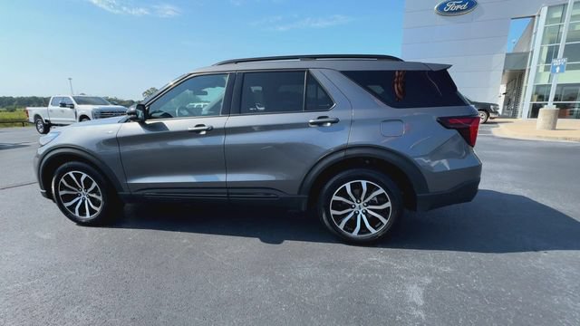 Certified 2025 Ford Explorer ST-Line AWD/4WD image 5