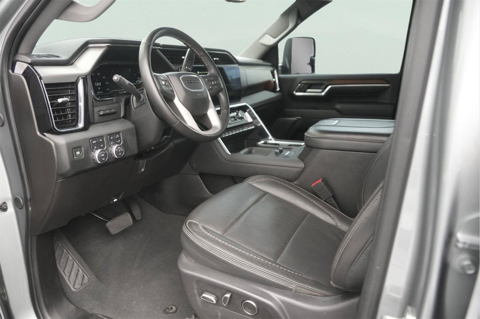 Used 2024 GMC Sierra 2500 Denali w/ Denali Reserve Package AWD/4WD image 8