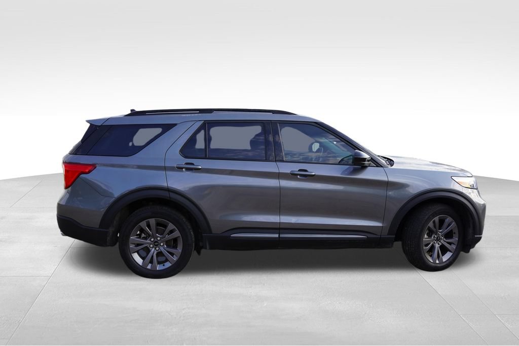 Certified 2024 Ford Explorer XLT w/ Equipment Group 202A AWD/4WD image 2
