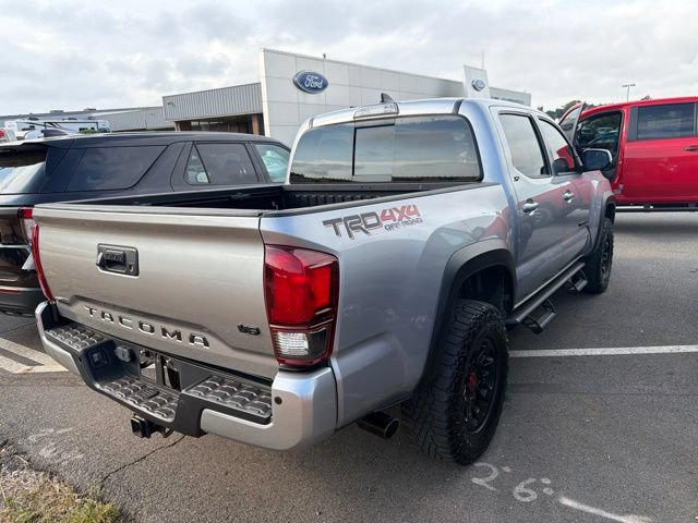 Used 2019 Toyota Tacoma TRD Off-Road AWD/4WD image 3