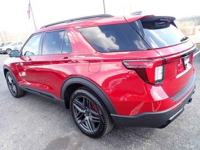 Certified 2025 Ford Explorer ST-Line w/ Premium Package image 5