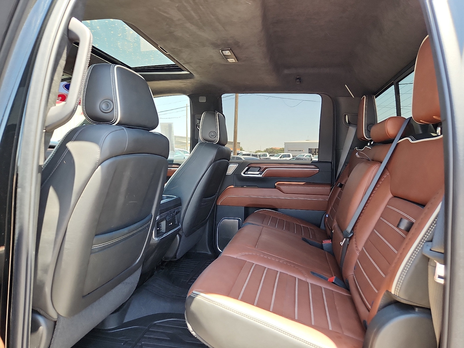 Used 2024 GMC Sierra 3500 Denali Ultimate AWD/4WD image 9