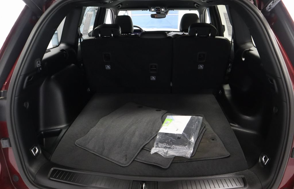 Used 2023 Jeep Grand Cherokee Altitude AWD/4WD image 14