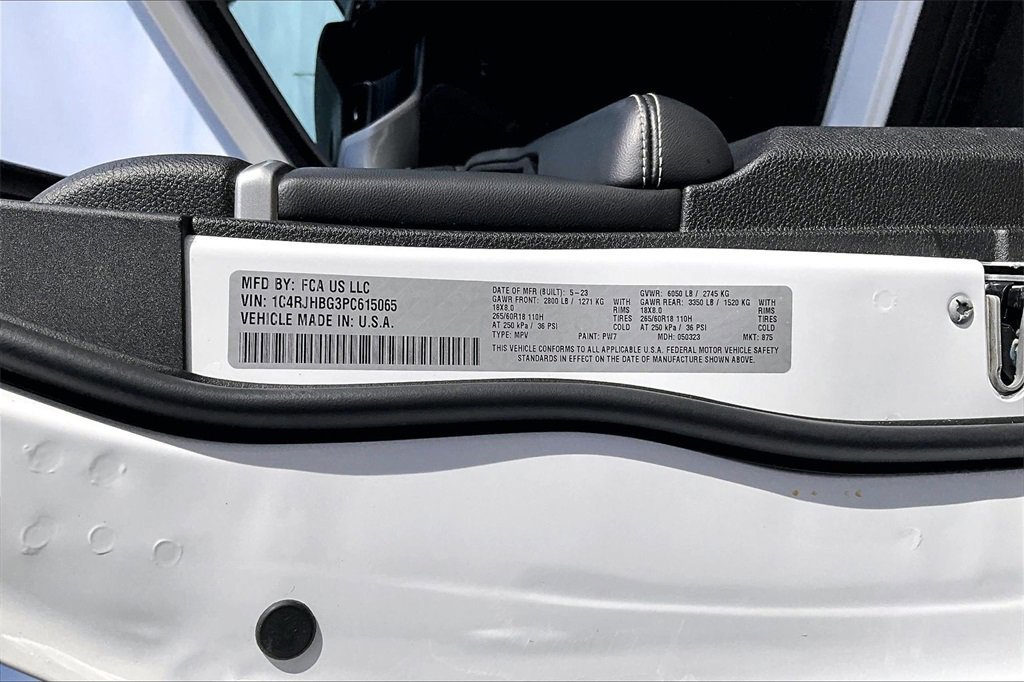 Used 2023 Jeep Grand Cherokee Limited image 35