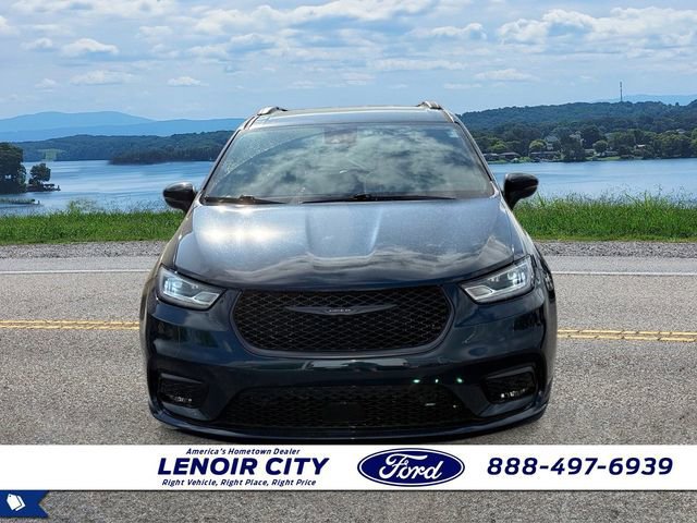 Used 2023 Chrysler Pacifica Touring-L w/ S Appearance Package image 8