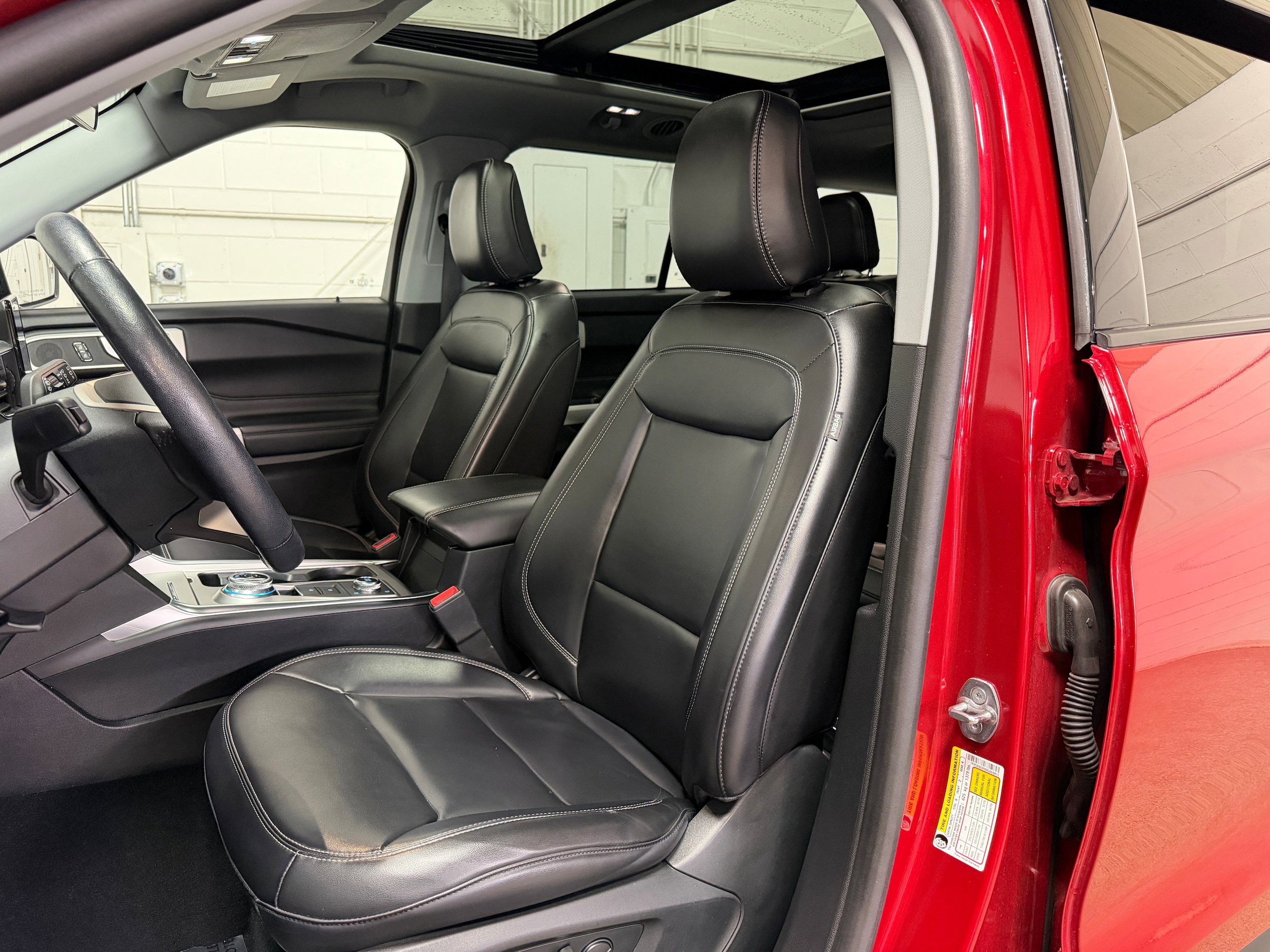 Certified 2021 Ford Explorer XLT w/ Equipment Group 202A AWD/4WD image 9