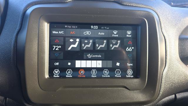 Used 2020 Jeep Renegade Latitude w/ Cold Weather Group image 21