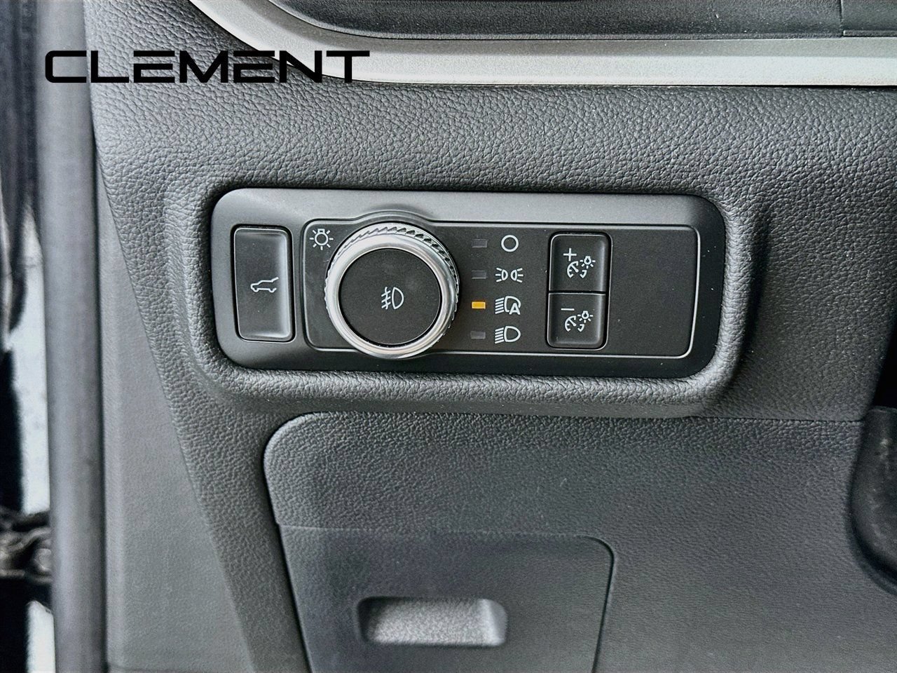 Certified 2022 Ford Explorer XLT w/ Equipment Group 202A AWD/4WD image 14