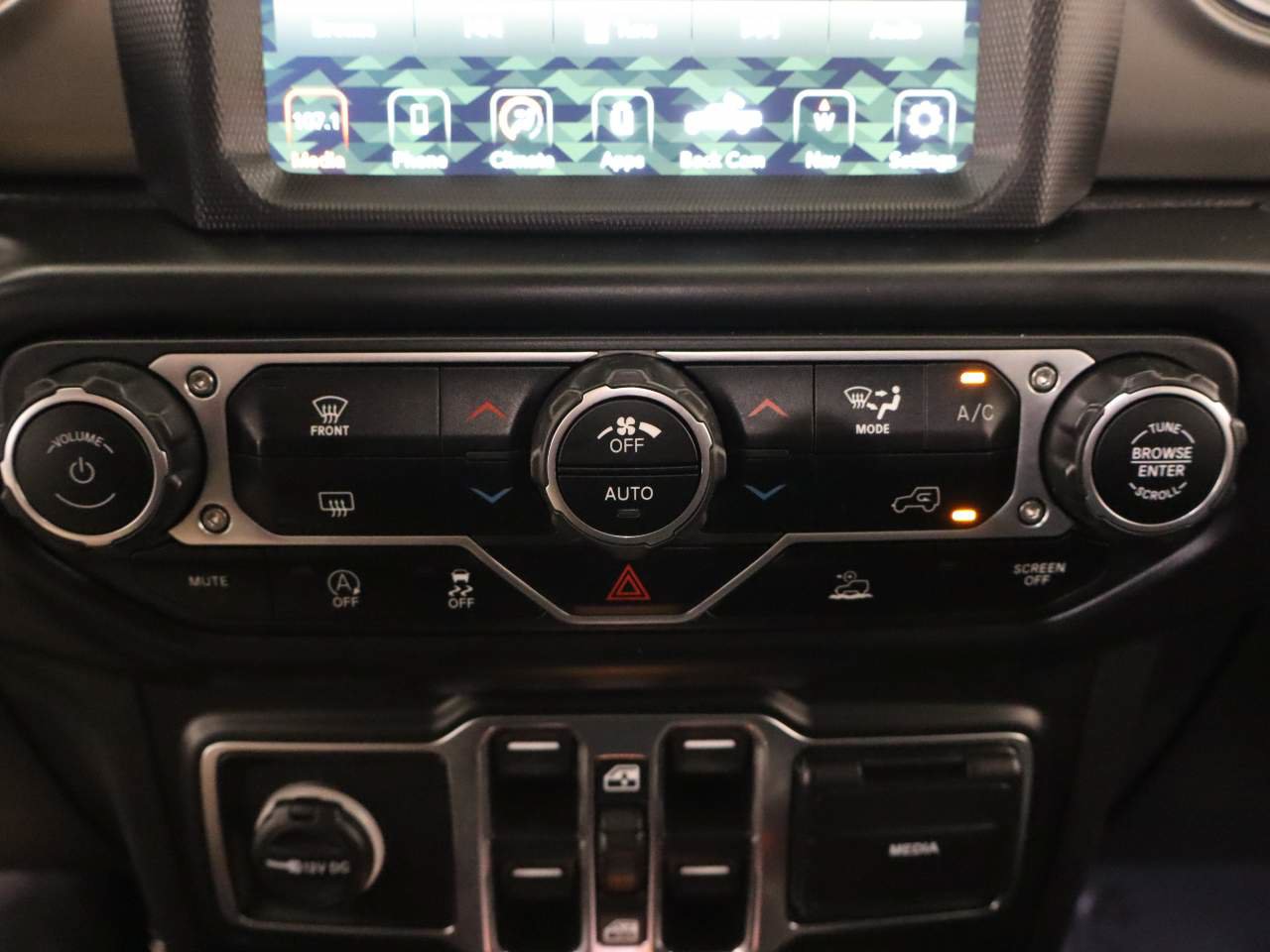 Used 2022 Jeep Gladiator Overland AWD/4WD image 11