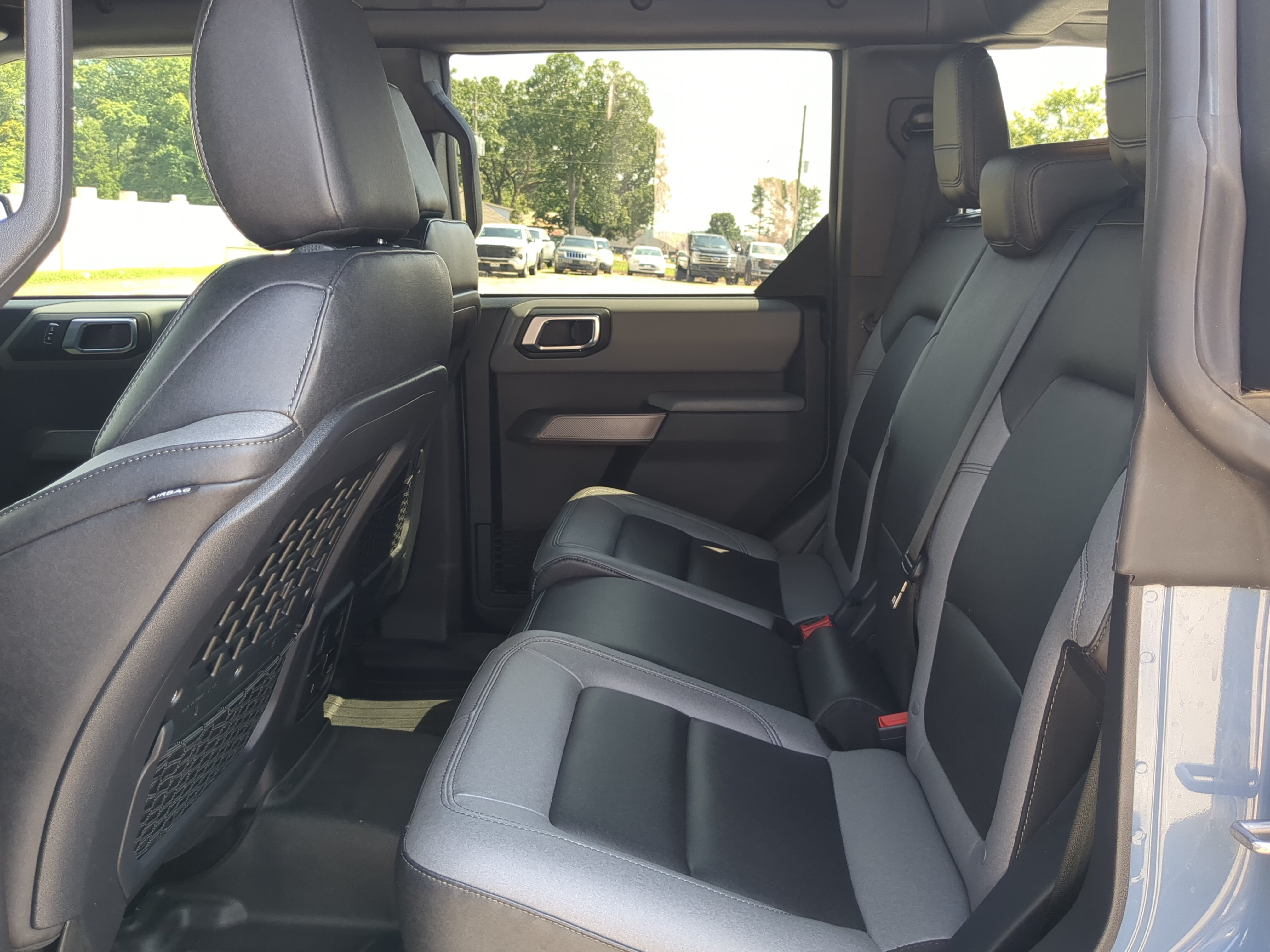 Certified 2023 Ford Bronco Black Diamond w/ Sasquatch Package AWD/4WD image 12