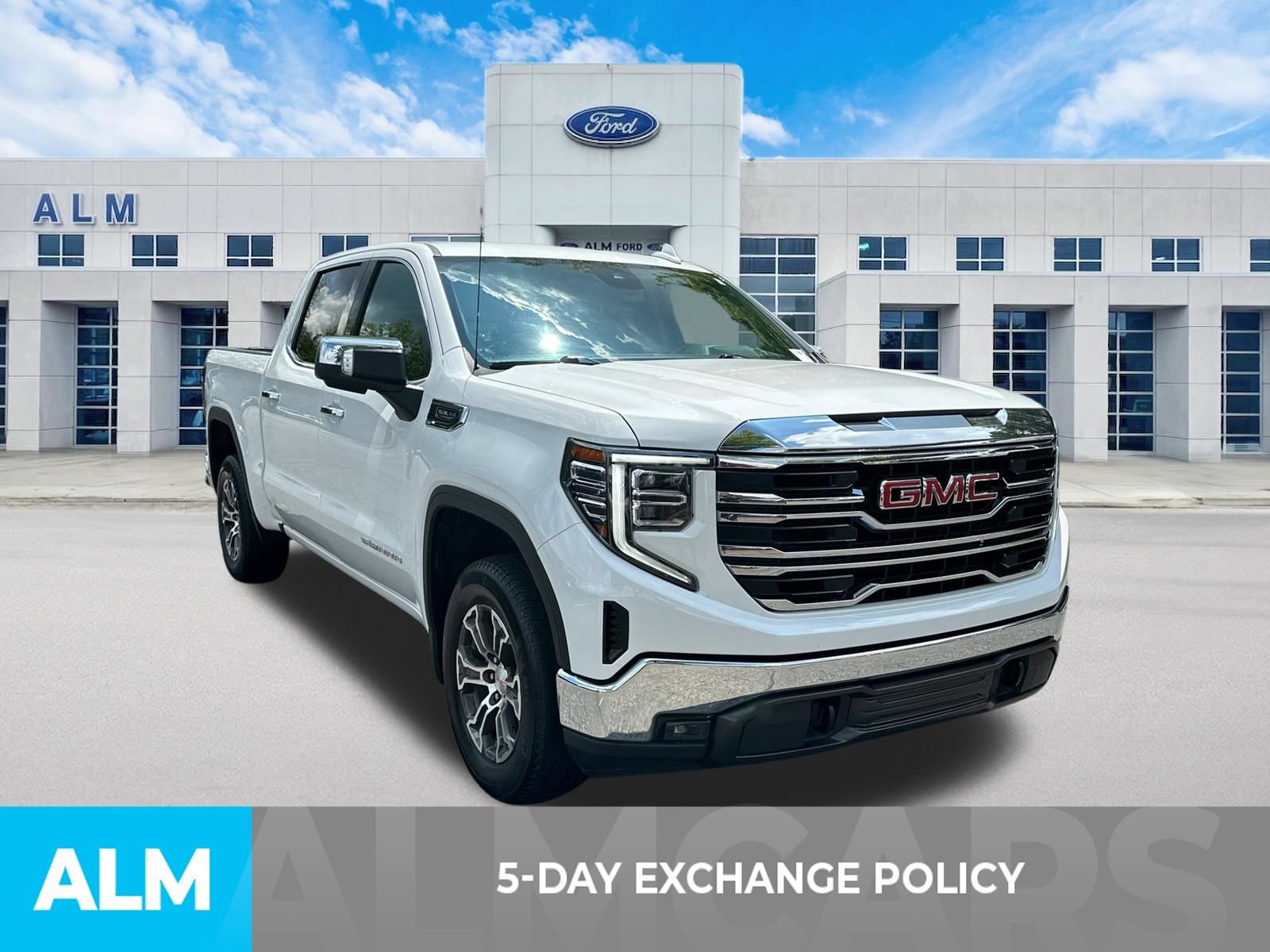Used 2025 GMC Sierra 1500 SLT RWD image 3