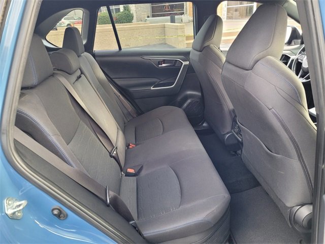 Used 2022 Toyota RAV4 SE image 16
