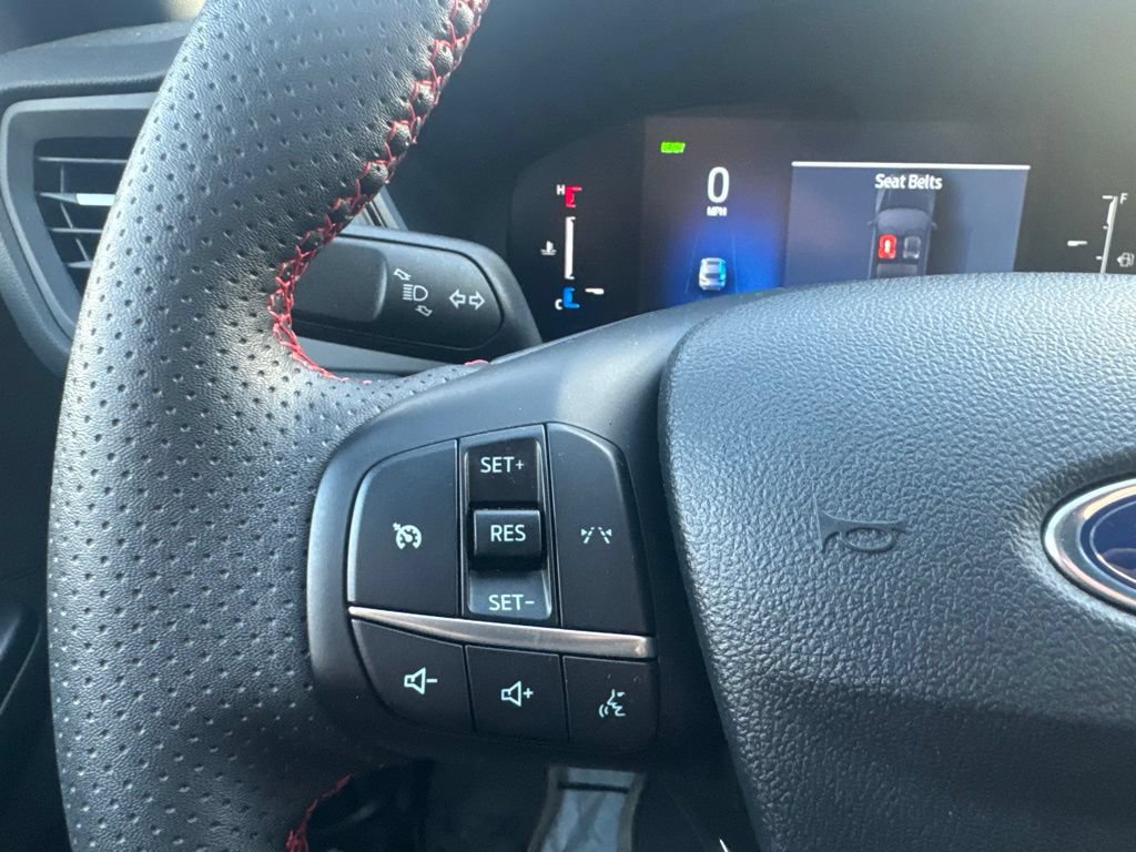 Certified 2025 Ford Escape ST-Line Select AWD/4WD image 18