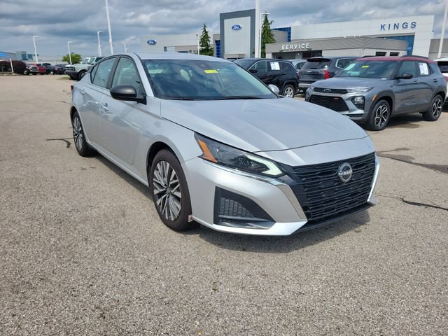 Used 2024 Nissan Altima 2.5 SV FWD image 7
