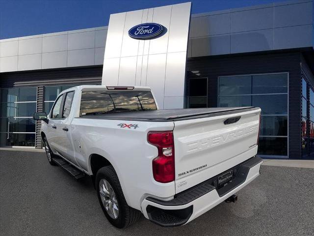 Used 2023 Chevrolet Silverado 1500 Custom image 3