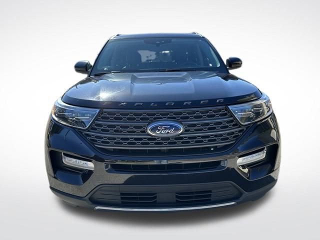 Certified 2022 Ford Explorer XLT w/ Equipment Group 202A image 9