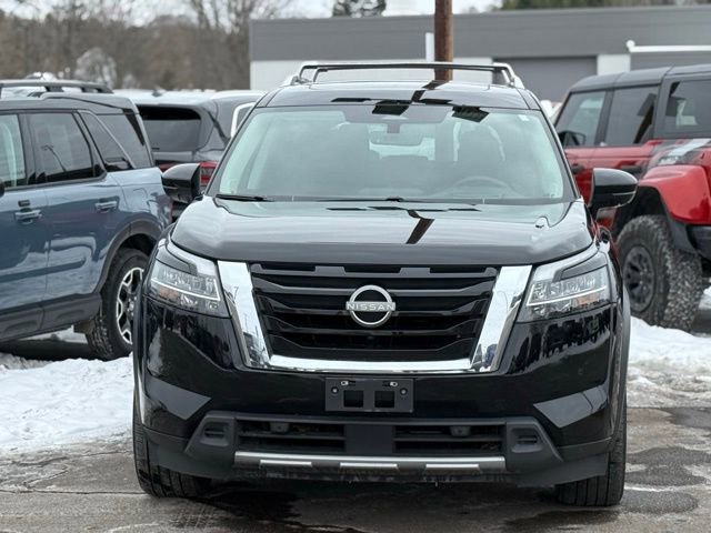 Used 2023 Nissan Pathfinder Platinum w/ Cargo Package image 13