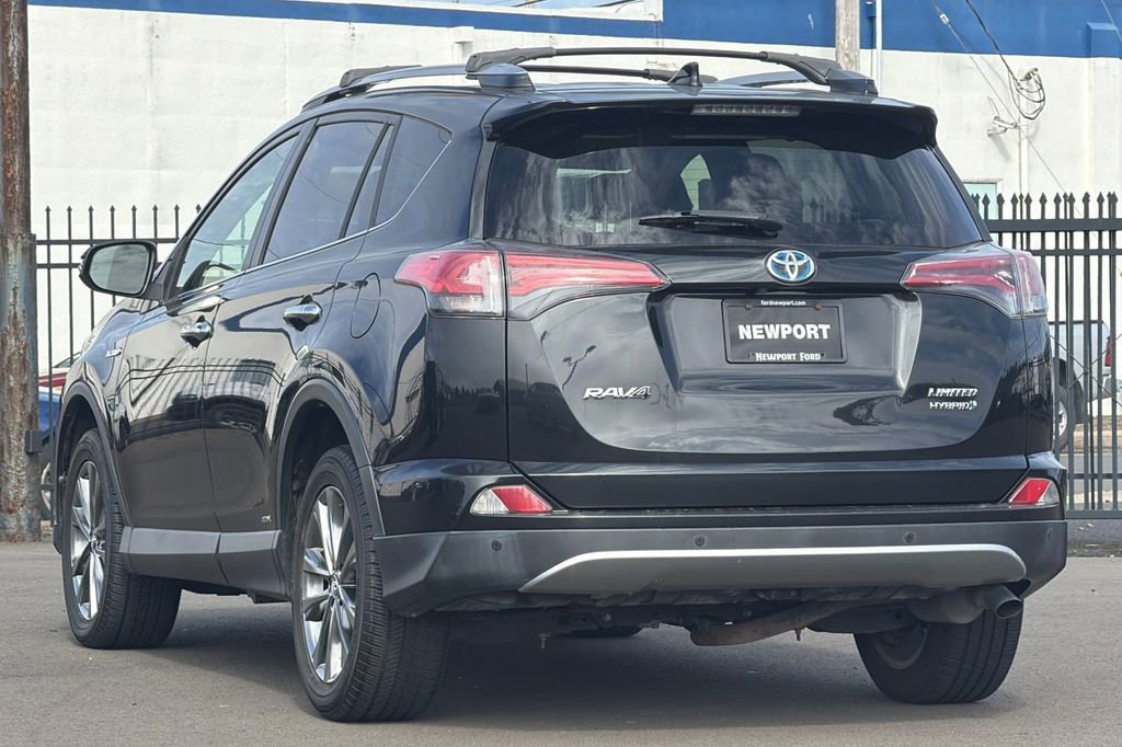 Used 2018 Toyota RAV4 Limited w/ Advanced Technology Package image 5