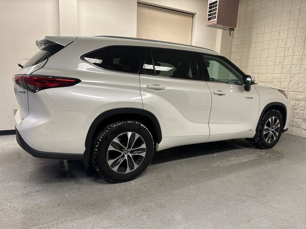 Used 2020 Toyota Highlander XLE image 9