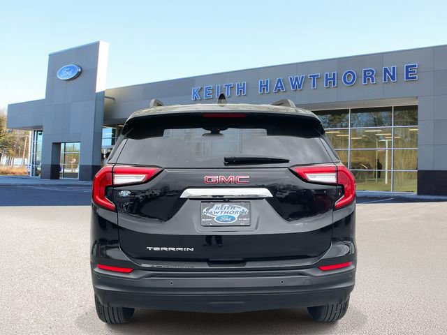 Used 2024 GMC Terrain SLE w/ Driver Convenience Package image 3