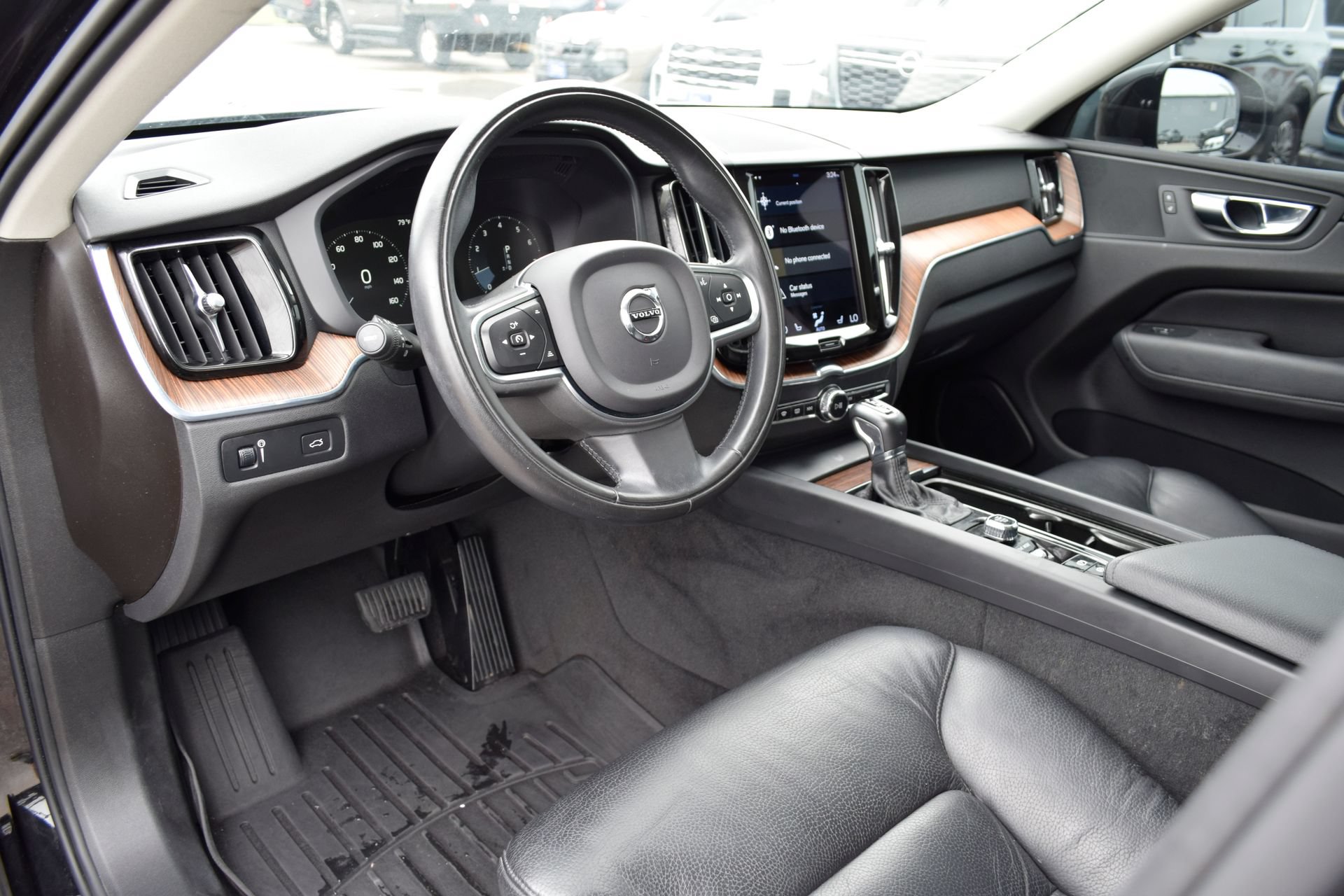 Used 2021 Volvo XC60 T5 Momentum w/ Premium Package FWD image 15