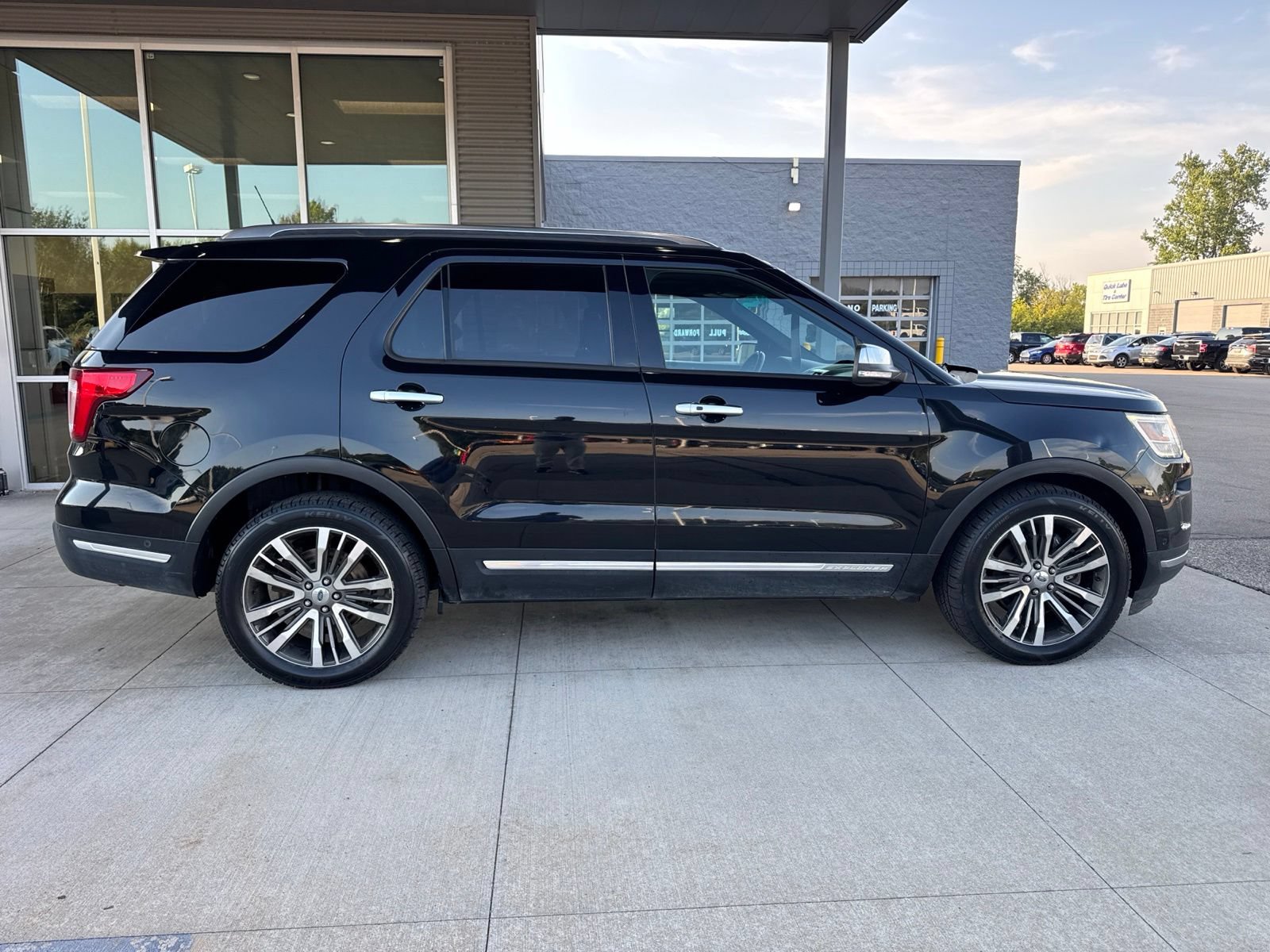Certified 2018 Ford Explorer Platinum AWD/4WD image 9