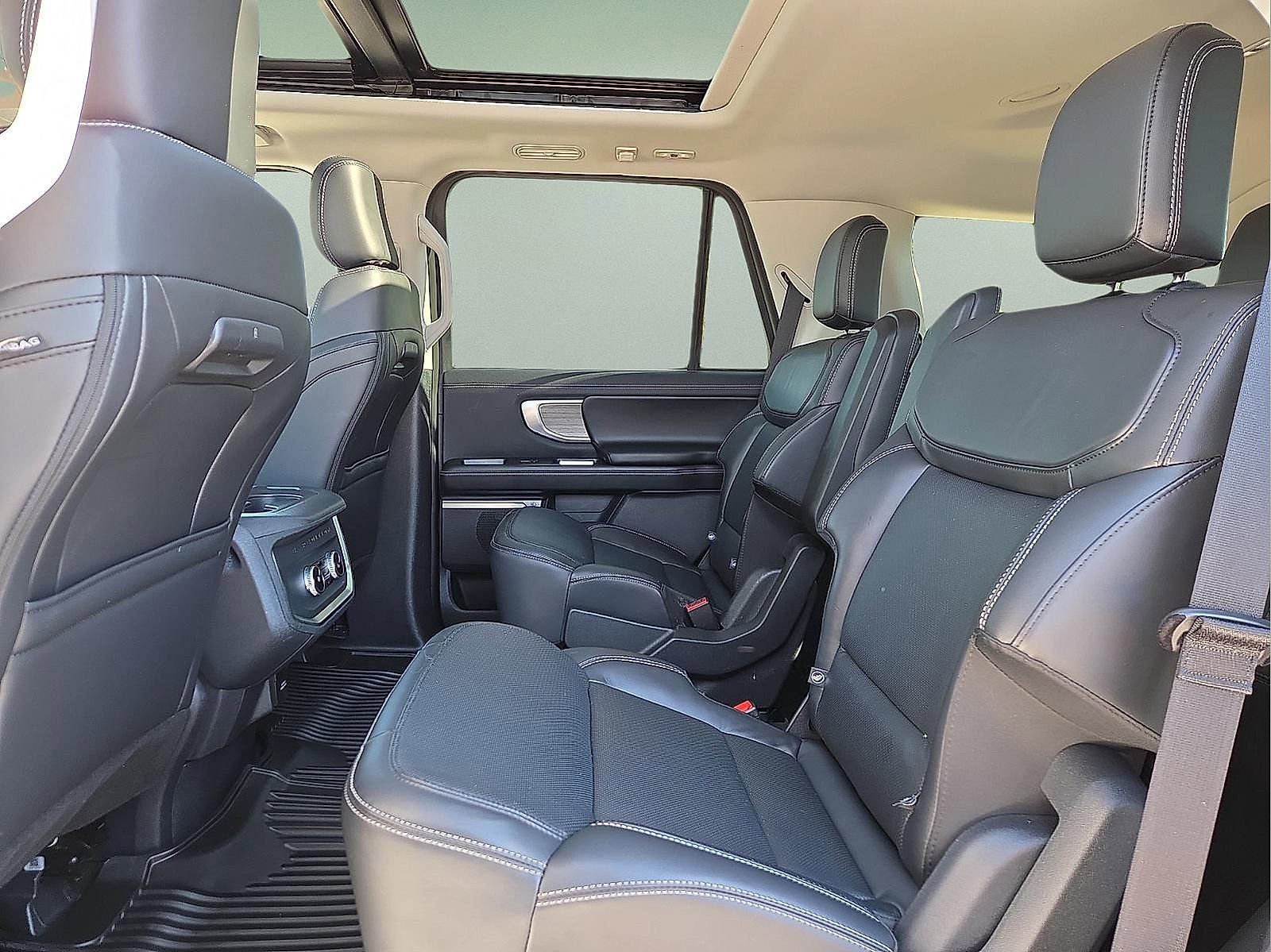 Certified 2025 Ford Expedition Platinum AWD/4WD image 11