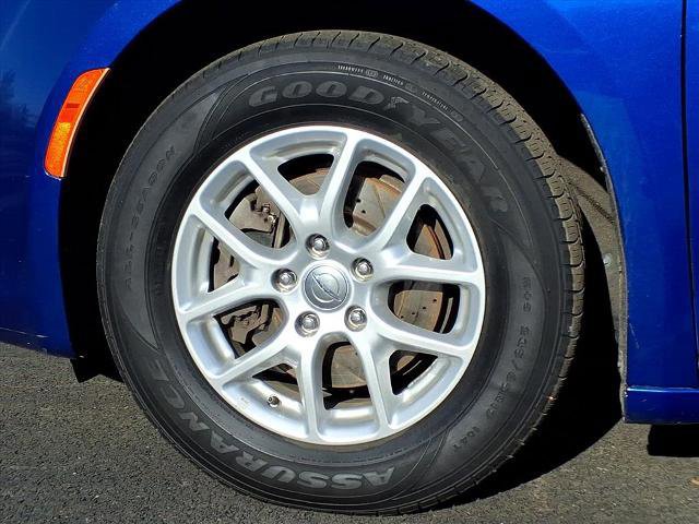 Used 2020 Chrysler Pacifica Touring-L image 21