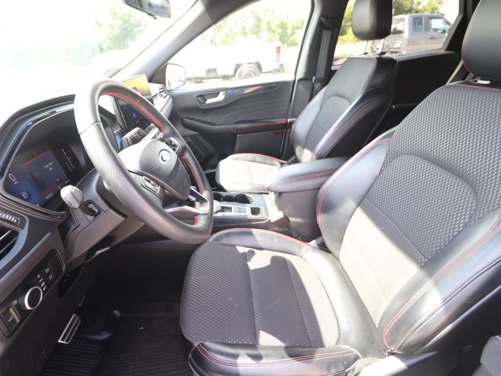 Certified 2024 Ford Escape ST-Line w/ Tech Pack #1 FWD image 2
