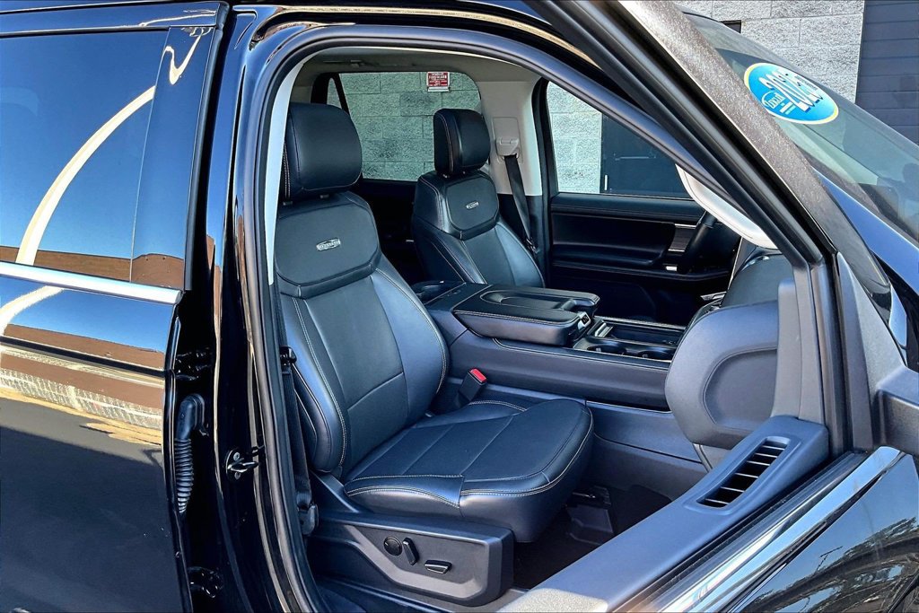 Certified 2025 Ford Expedition Platinum AWD/4WD image 7