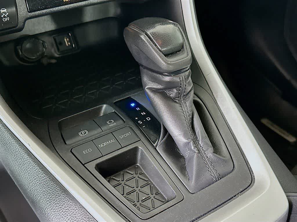 Used 2019 Toyota RAV4 LE FWD image 19
