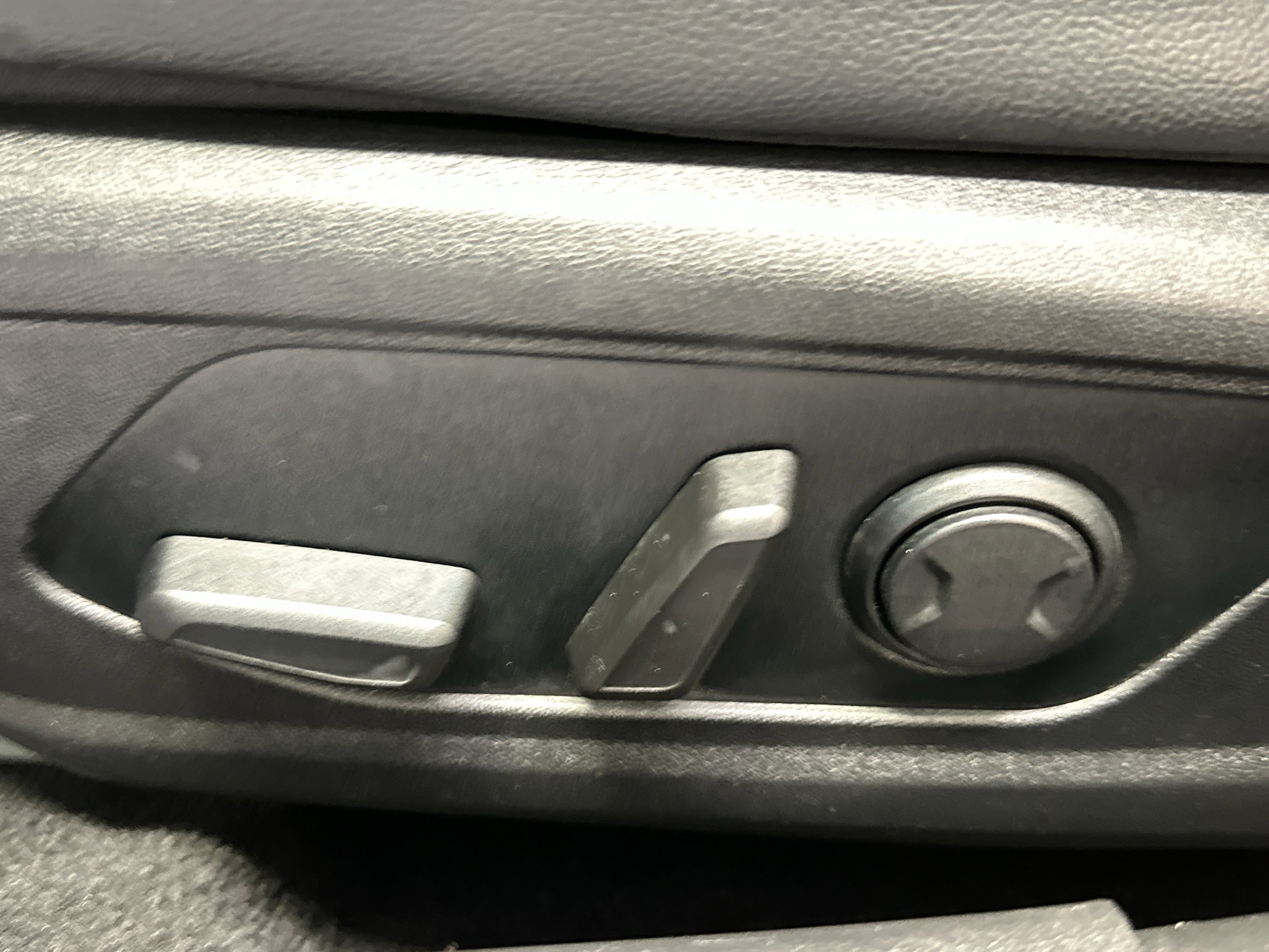 Used 2021 Hyundai Elantra Limited image 22