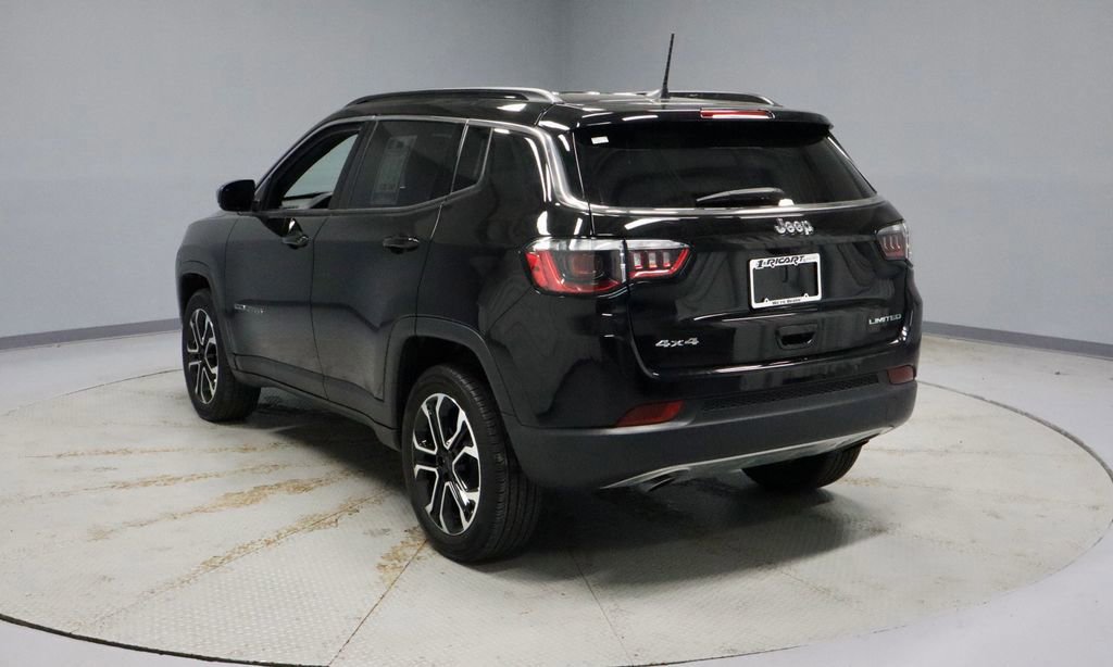 Used 2023 Jeep Compass Limited AWD/4WD image 3